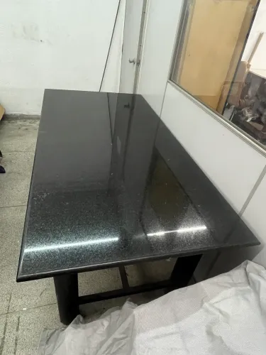 mesa tampo mármore preto 2mx1m base ferro 