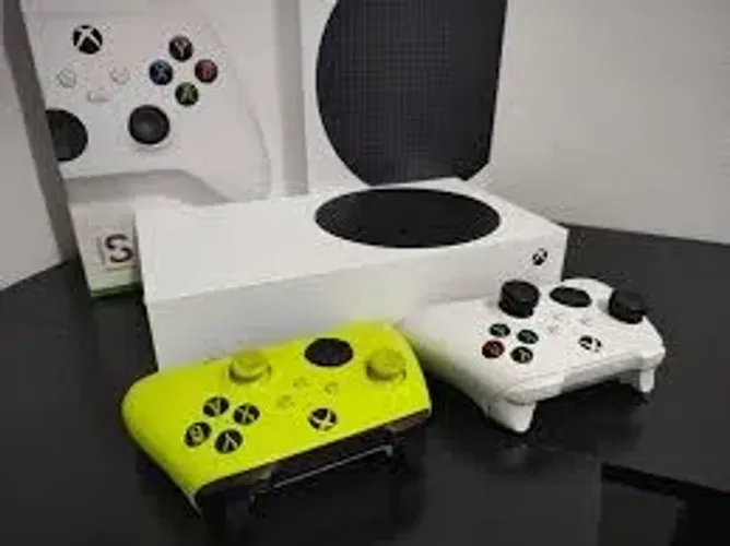 XBOX SERIE S + 3 CONTROLES + JOGOS ( FIFA 26 ETC..)