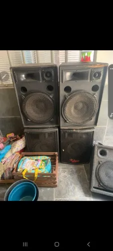 Vendo som com 2 caixas amplificador e mesa 1.500 e tenho caixas separadas outro valor
