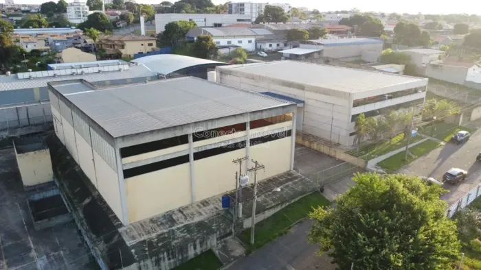 Galpões industriais com 2.200 m² construídos em terreno de 4.099 m² em localização estraté
