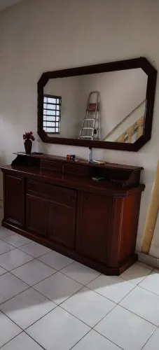Conjunto de jantar, mesa, armário e espelho
