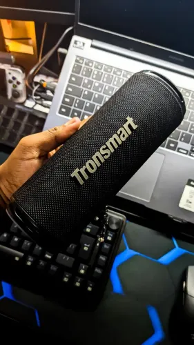 Caixa de som Bluetooth Tronsmart T7 Lite com RGB e 24w de potência na cor Preta