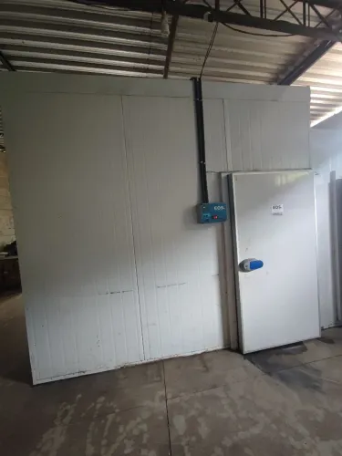Câmara Frigorífica (3m largura, 4m comprimento e 3m de altura.