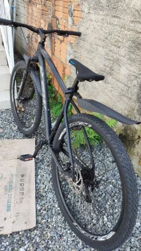 Bicicleta aro 29 em boas condições só andar.