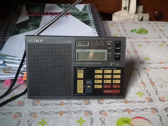 Rádio Sony ICF7600DS