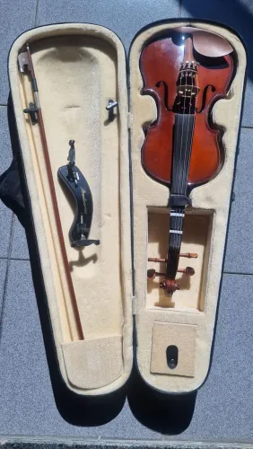 Violino Eagle 4/4 completo - ótimo estado