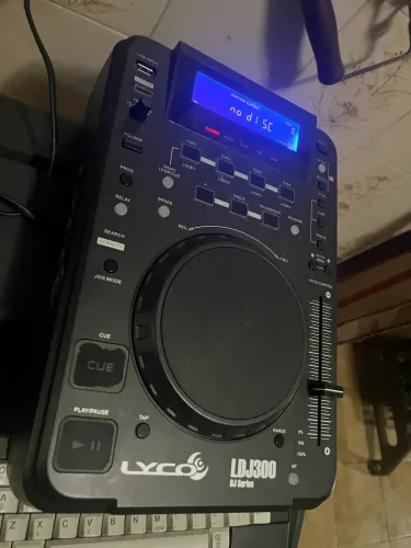 controlador de DJ Lyco LDJ-300