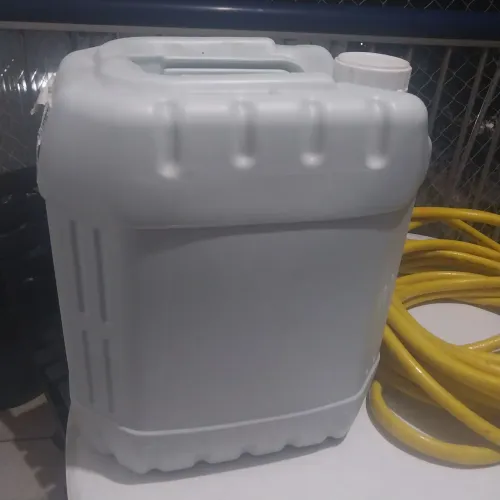 Vendo galão de 20 litros vazio