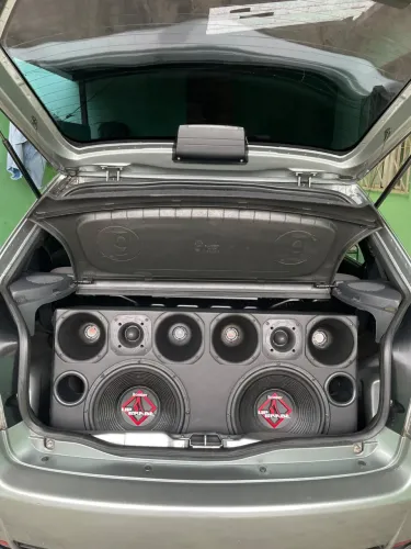 Caixa de som automotivo 