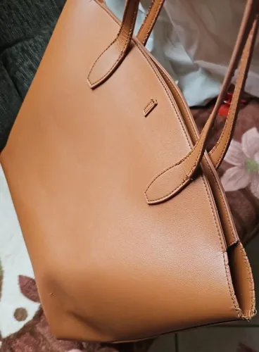 Linda e espaçosa bolsa feminina!!