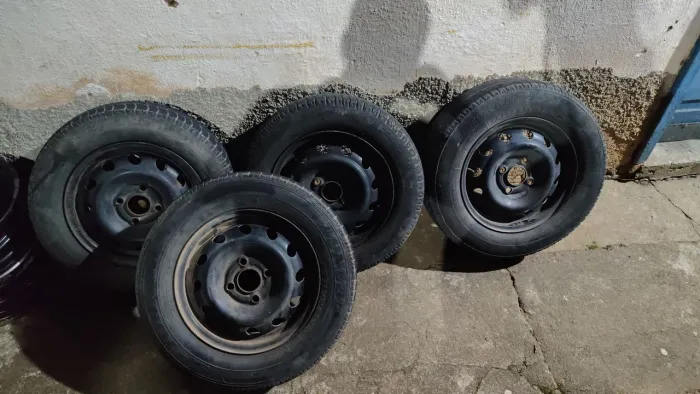 Rodas aro 13 com pneus 