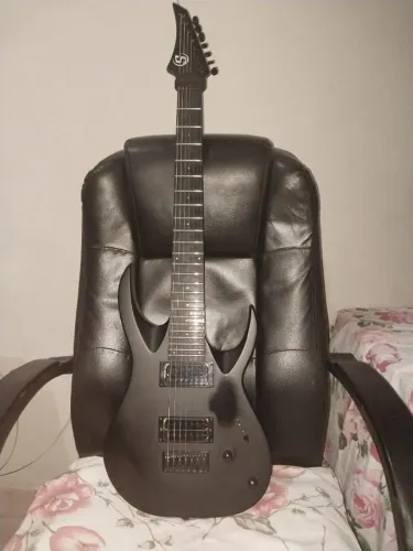 Guitarra S by Solar - 7 cordas (Preço negociável)