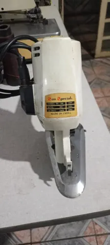 Máquina De Cortar Tecido Sun Special Rc-100 220v Usada Funcionando