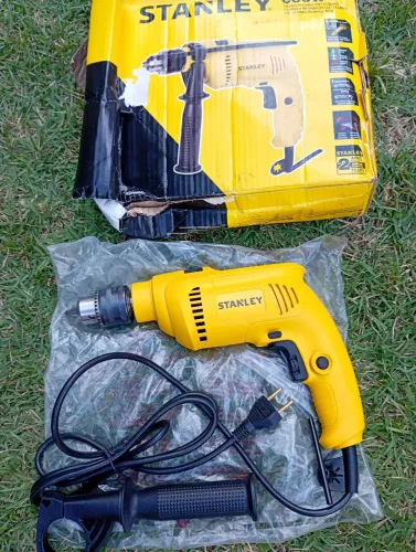 Vendo furadeira Stanley nova