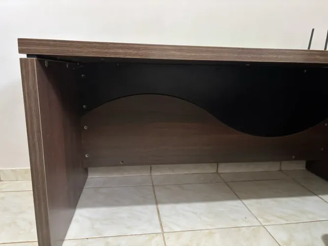 Mesa de madeira para escritório ou setup gamer