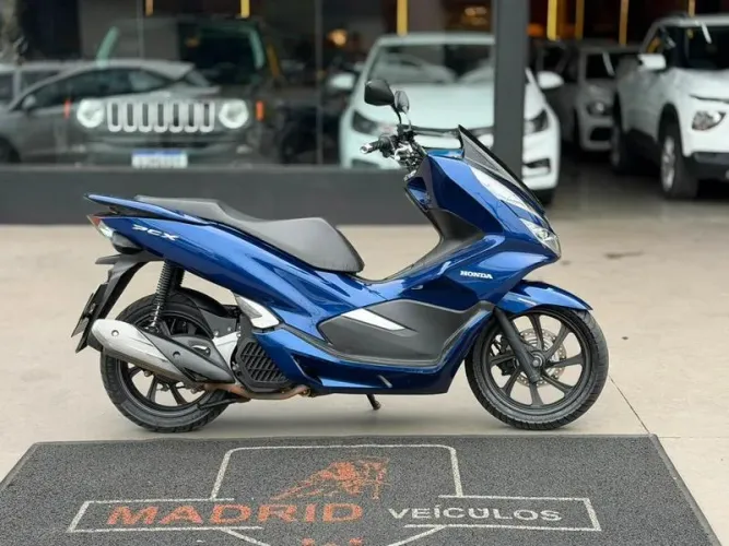 HONDA PCX 150 ano 2020 COM APENAS 30 MIL KM ACEITA TROCA E FINANCIA