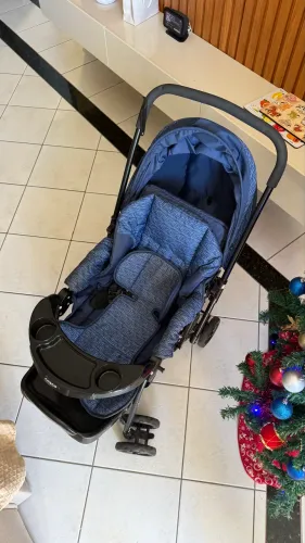 Vendo Carrinho de bebê seminovo