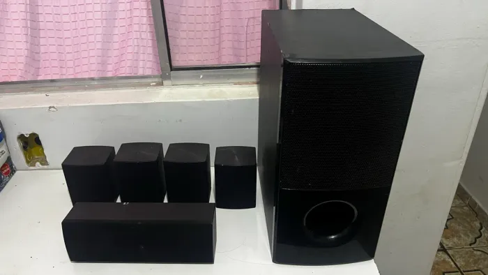 conjunto de caixas + subwoofer de Home Theater LG 5.1