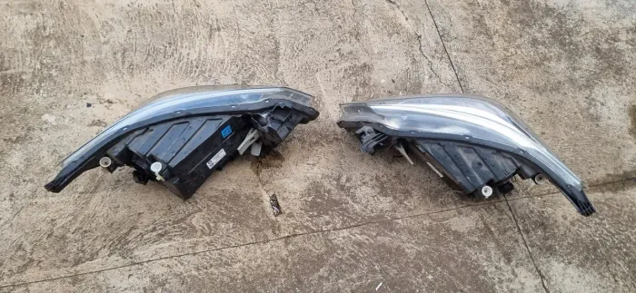 Vendo faróis do onix plus ano 22
