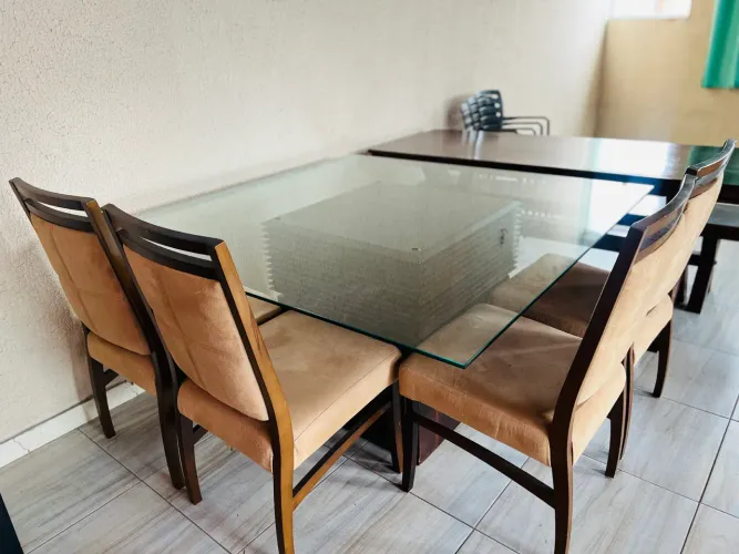 Mesa de Jantar em Imbuia - Linda e Super Conservada