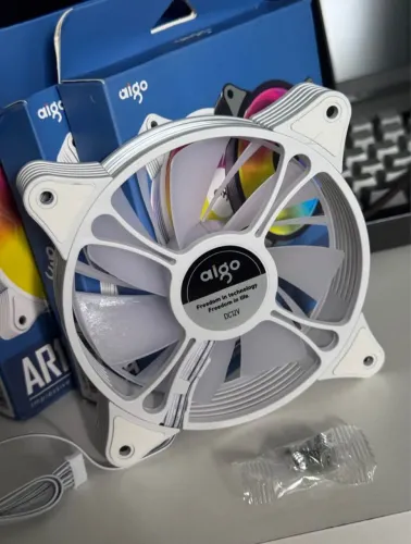 Kit com 6 ventoinhas Aigo Sem controladora.