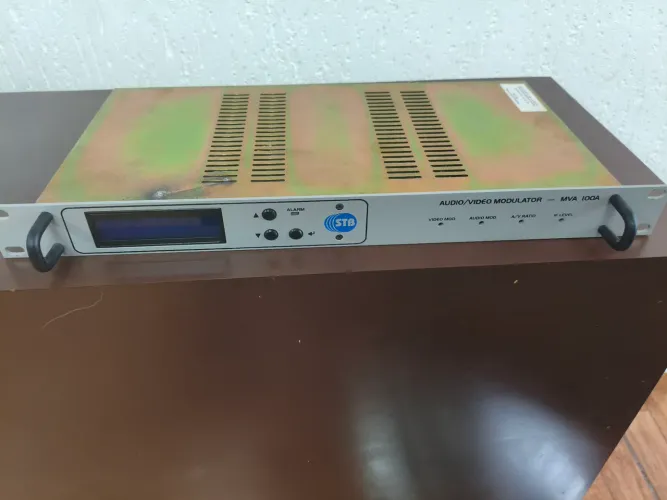 Modulador de Áudio e Vídeo MVA 100A Profissional, usado