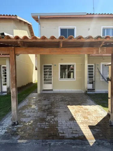 CASA À VENDA EM CONDOMÍNIO FECHADO COM ÁREA DE LAZER COMPLETA