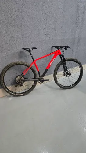Caloi elite Carbon fechado XT M