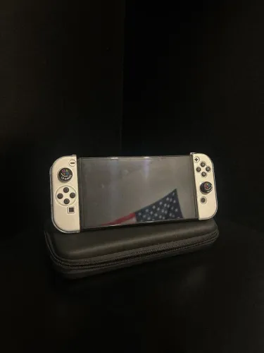 NINTENDO SWITCH OLED (DESBLOQUEADO - 64gb - Branco) + Cartão SD 128gb + Case pro console