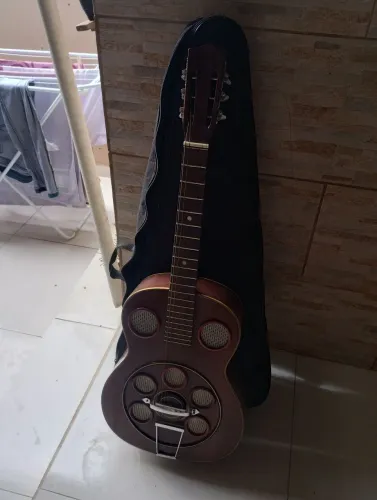 violão ressonador acústico