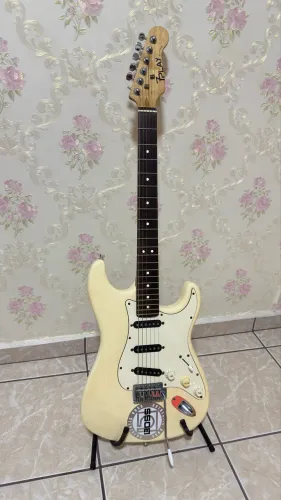 Guitarra Stratocaster Condor