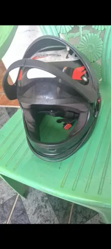 Os 2Capacete140,00 apenas com defeito nas visera.