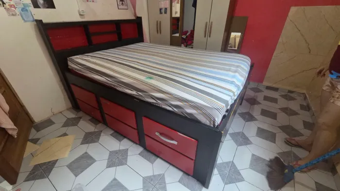 Cama com gavetas