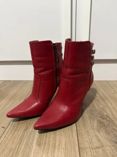Bota cano curto vermelha