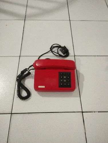 Telefone fixo antigo 