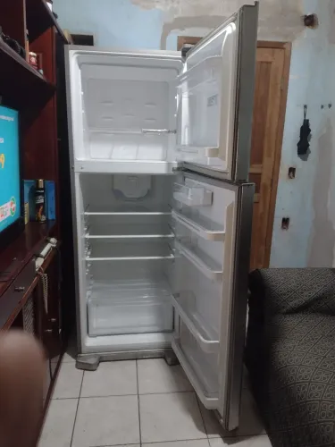 Geladeira Electrolux dc51x 475lt. (VENDO MOTOR FUNCIONANDO E PEÇAS).