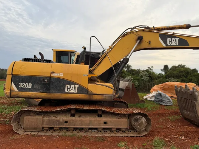 Escavadeira Caterpillar 320D