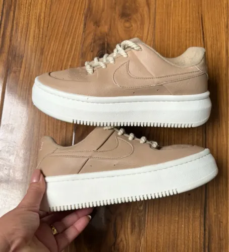 Tênis Nike . Tm 36. Super conservado.