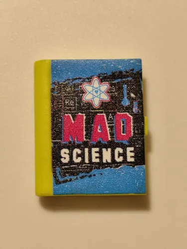 Livro monster high mad science - monster high