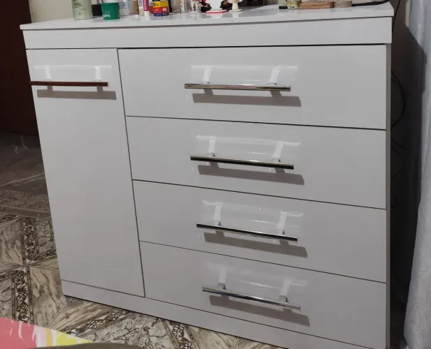 CÔMODA 4 GAVETAS E UMA SAPATEIRA