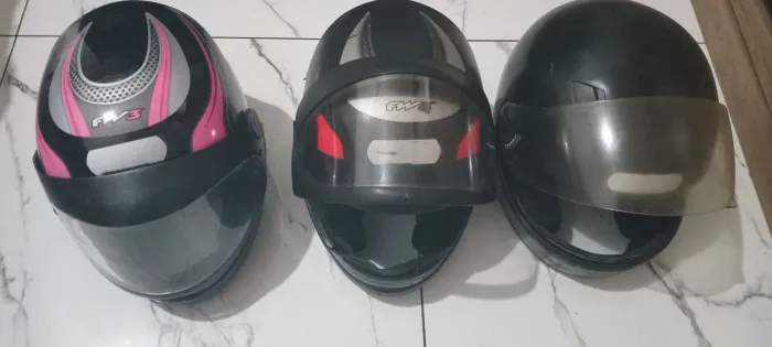 Vende se capacete 