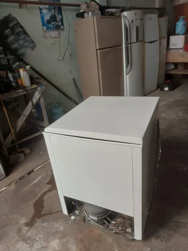 Vendo freezer uma porta