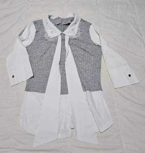 Camisa branca com detalhes - Doce Maria tamanho P com fitas para laço - Aceito oferta