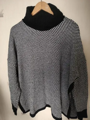 MARTINEZ PONCHO lã C/ MANGA 70,00<br>VESTE ATE TAM 50<br>preto c/ branco <br>l