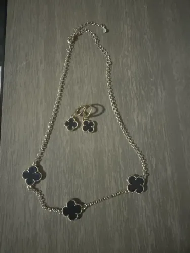 Colar e Brincos banhado a Ouro com Detalhes em Pedra Preta