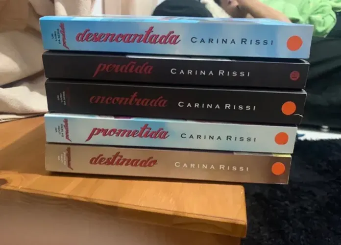 Kit Perdida 5 Livros Carina Rissi
