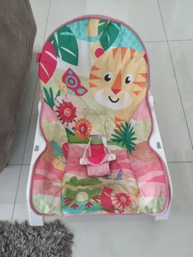 Cadeira vibratória fisher price 