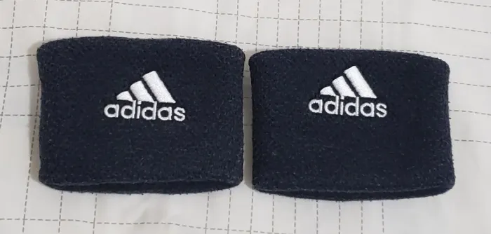 Munhequeira Preta da Adidas - Tamanho Único