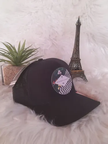 BONÉ QUIKSILVER PRETO METADE DE REDINHA