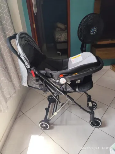 Carrinho de Bebê/bebê conforto compacto Prime Baby 0-15 kg - usado - Leve e prático